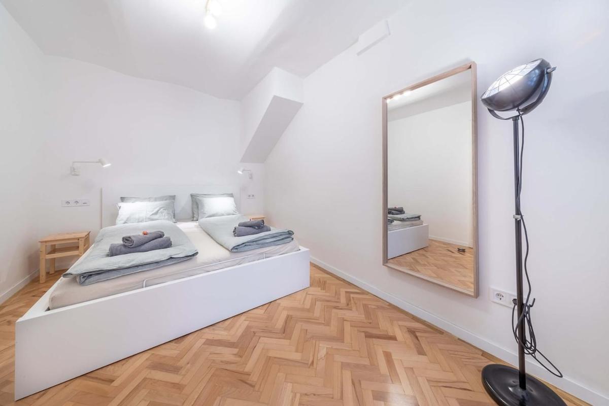 Hanna Lovely Two Bedrooms Apartment *